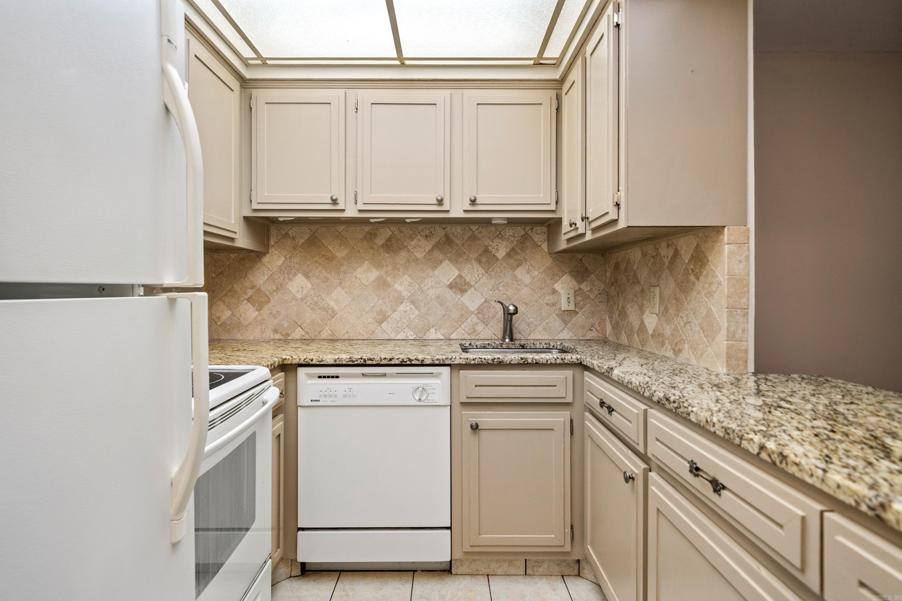 740 Weston Rd Unit: 205
