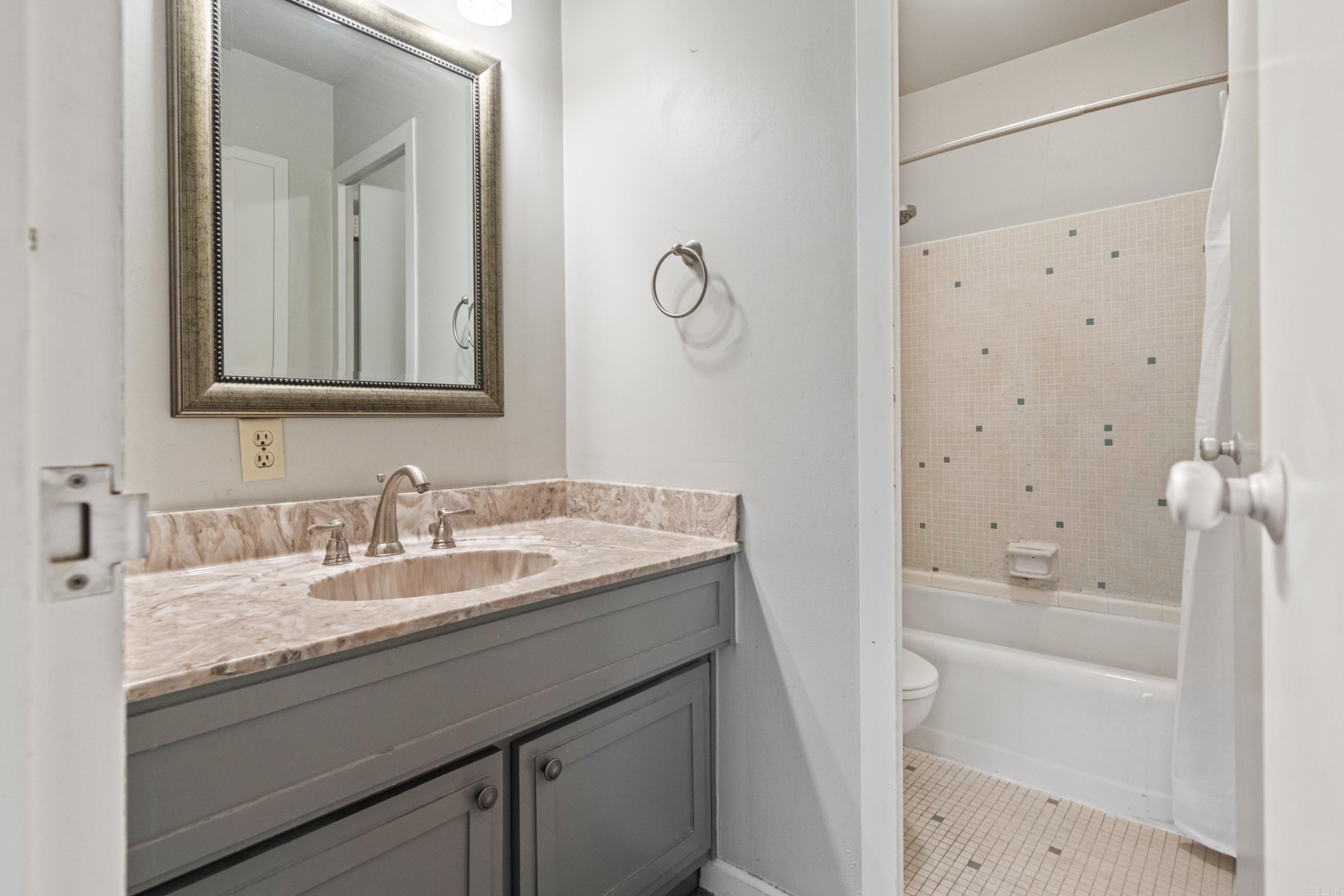 740 Weston Rd Unit: 205
