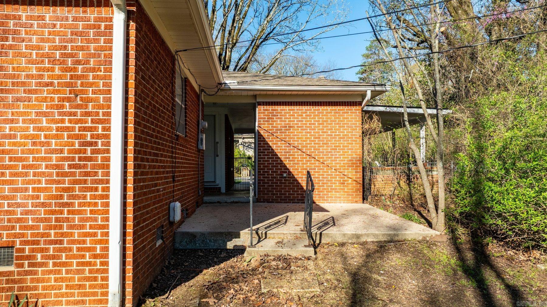 921 N Bryan Street