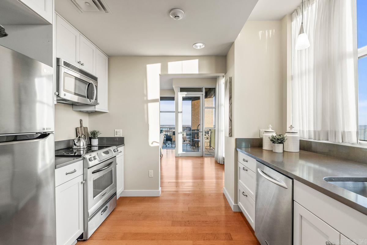 521 E President Clinton Avenue Unit: 1402