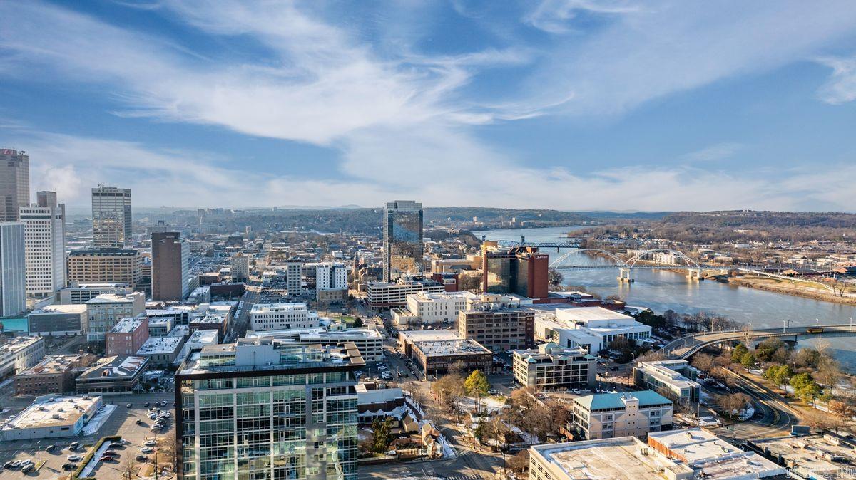 521 E President Clinton Avenue Unit: 1402