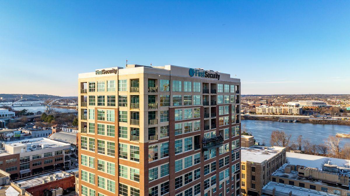 521 E President Clinton Avenue Unit: 1402