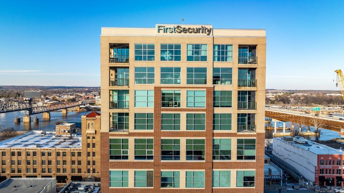 521 E President Clinton Avenue Unit: 1402