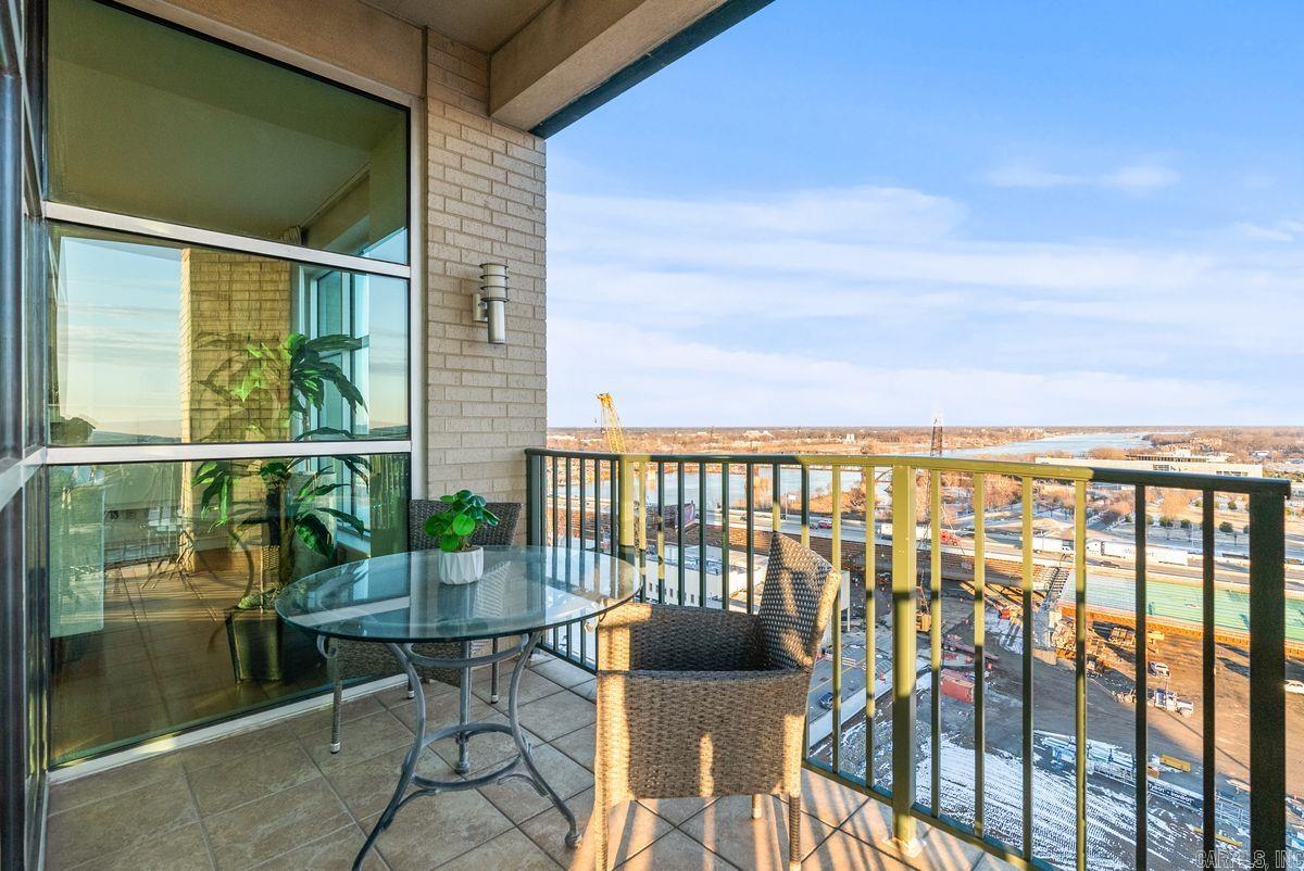 521 E President Clinton Avenue Unit: 1402