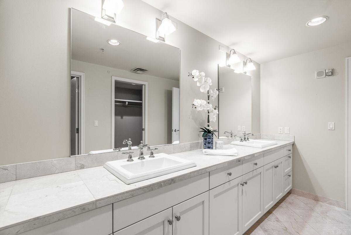 521 E President Clinton Avenue Unit: 1402