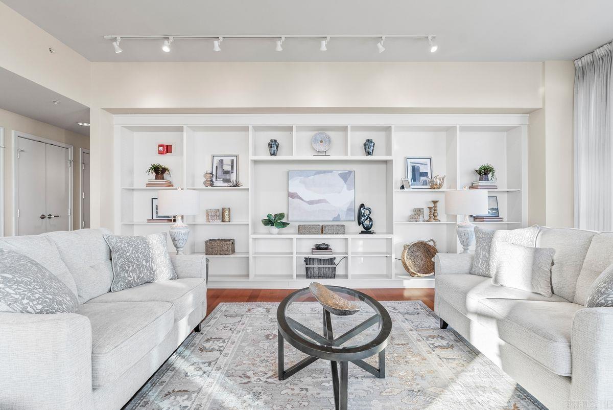 521 E President Clinton Avenue Unit: 1402