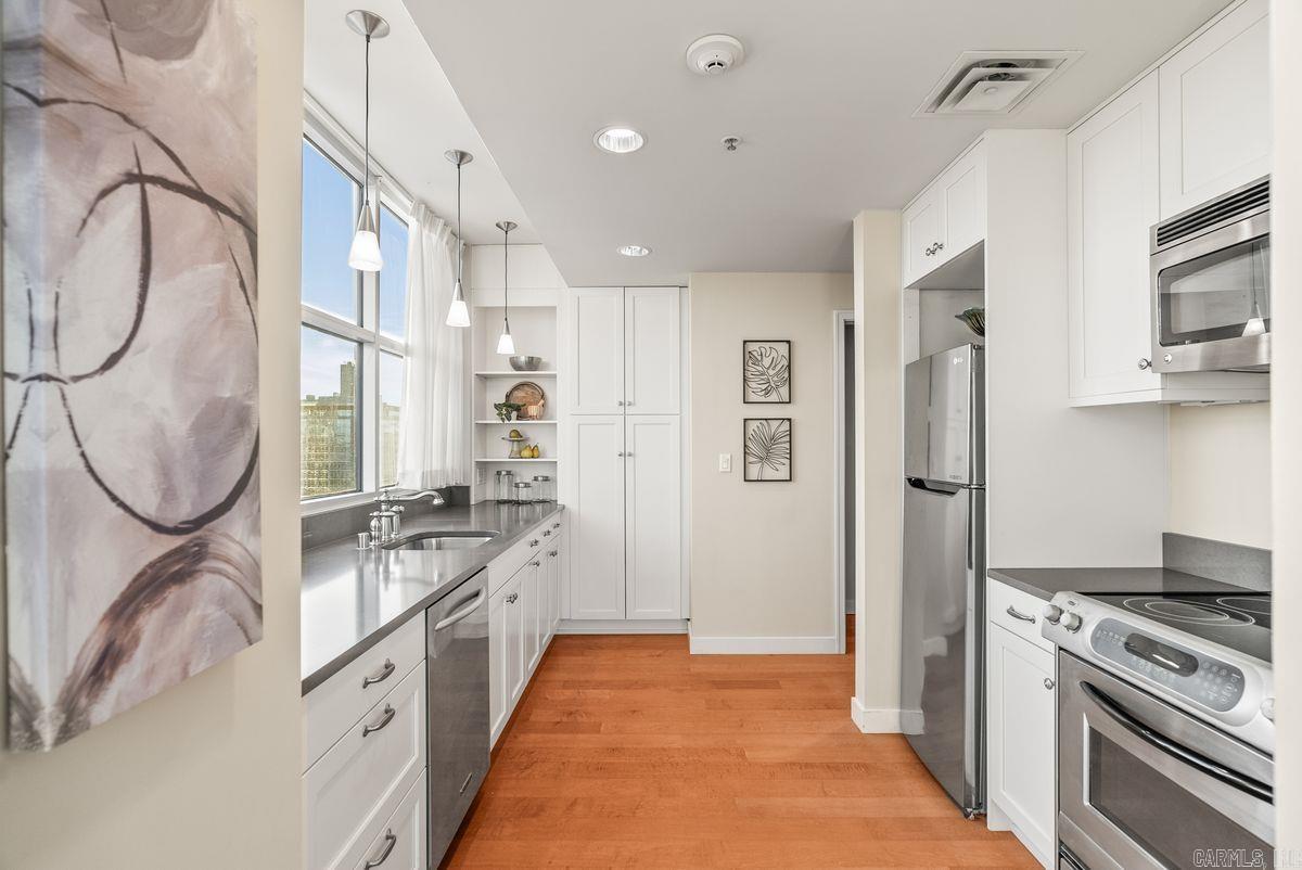 521 E President Clinton Avenue Unit: 1402