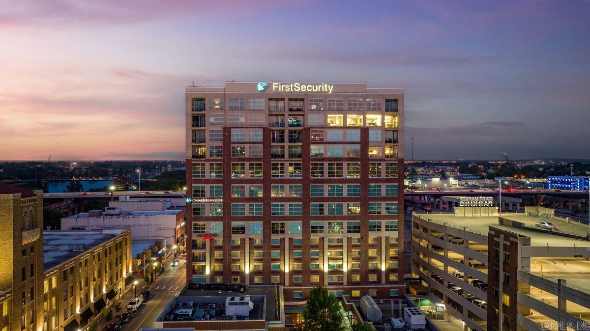 521 E President Clinton Avenue Unit: 1402