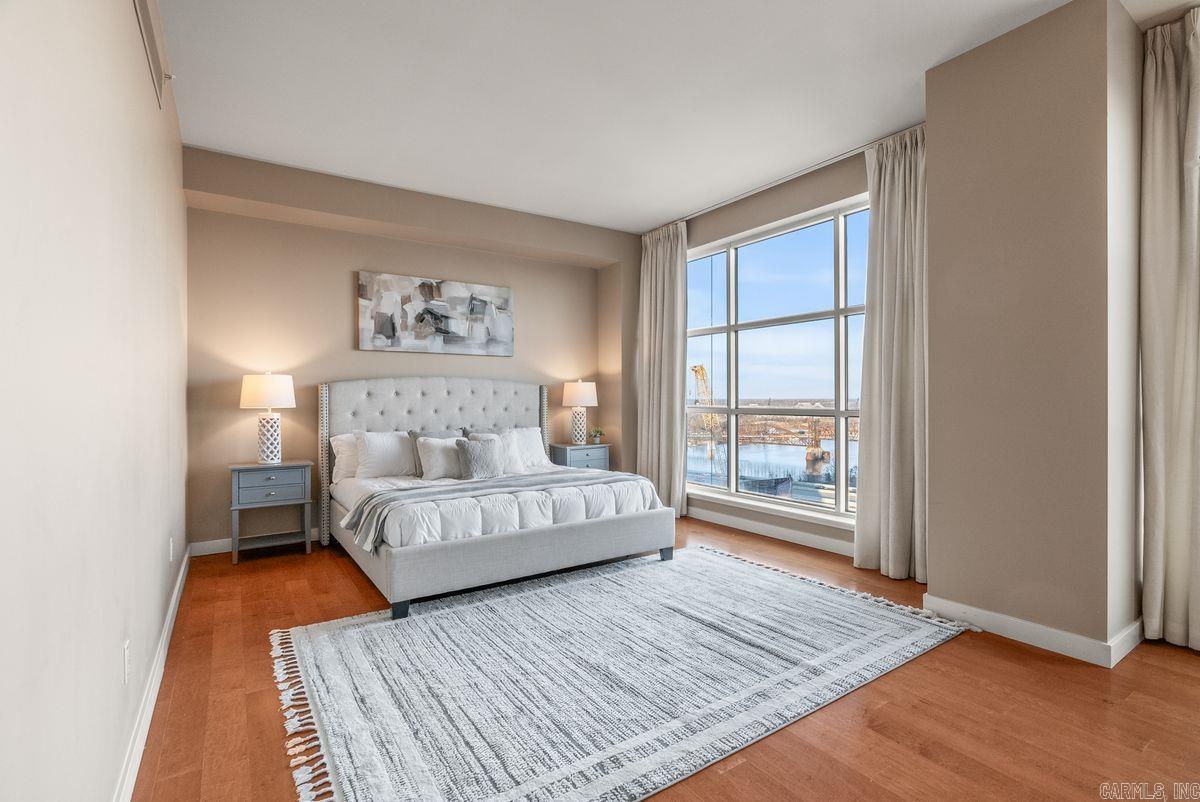 521 E President Clinton Avenue Unit: 1402