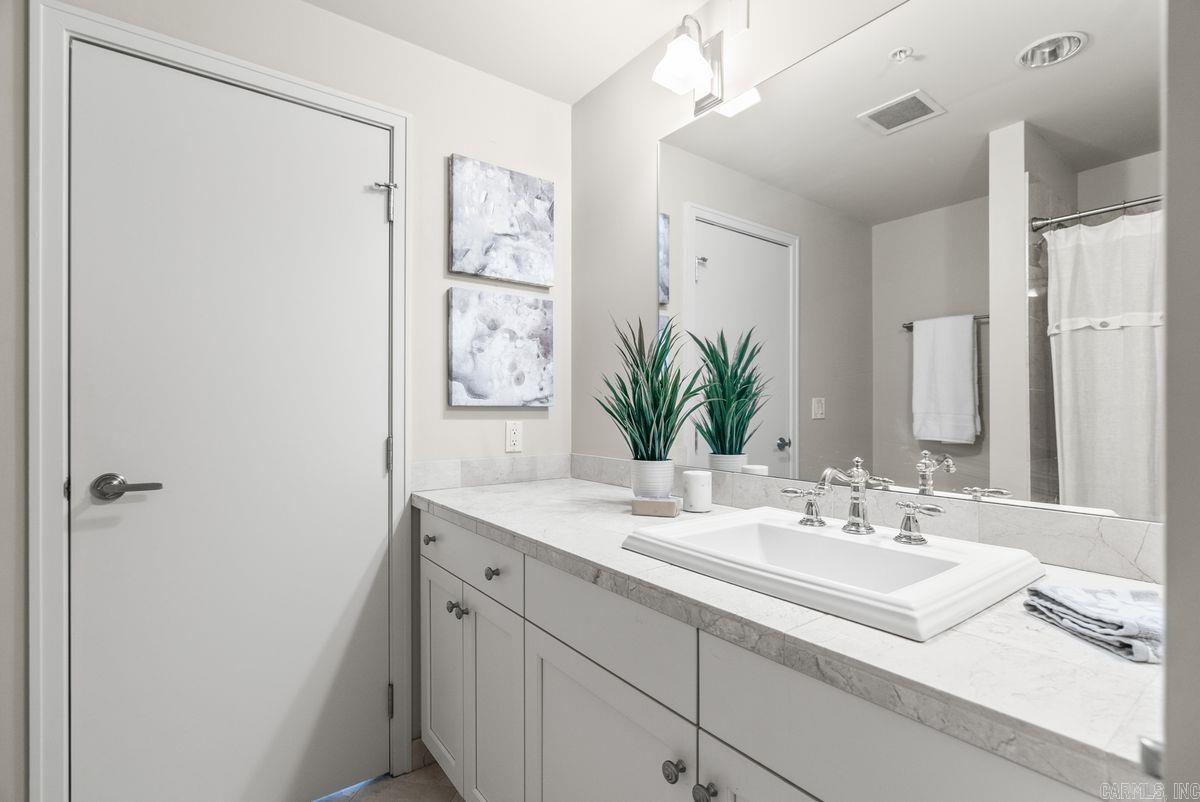 521 E President Clinton Avenue Unit: 1402