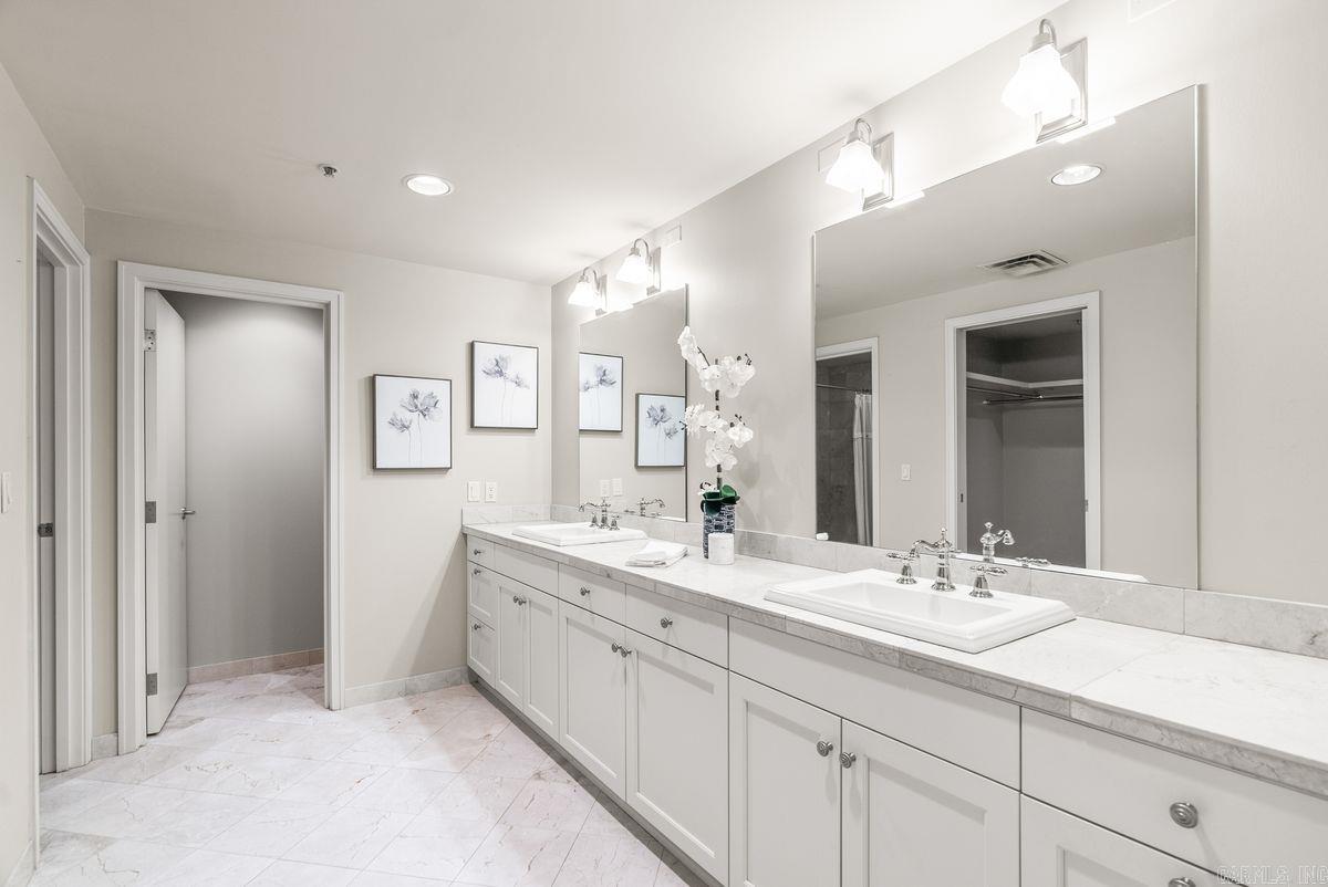 521 E President Clinton Avenue Unit: 1402