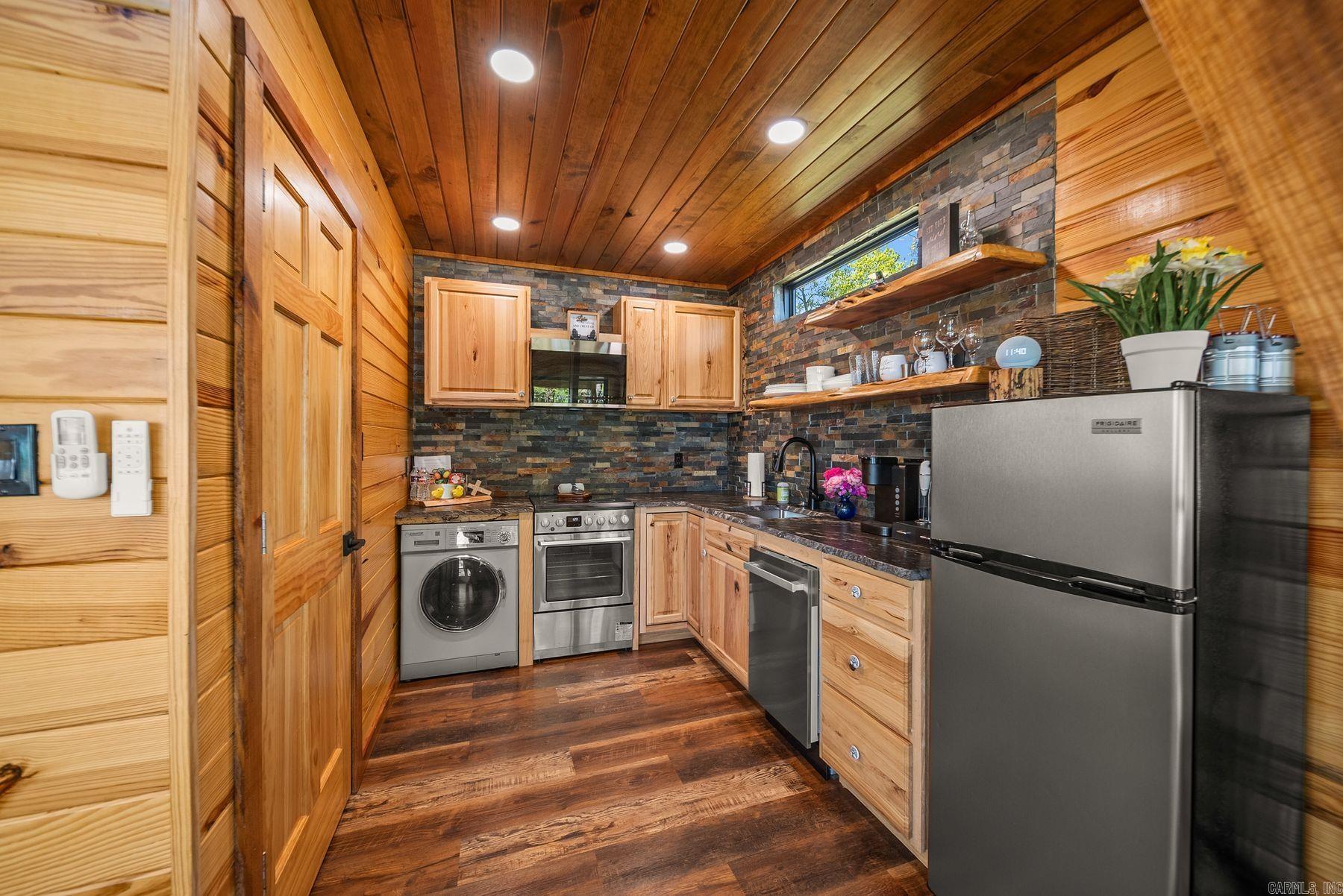 142 Northshore Terrace