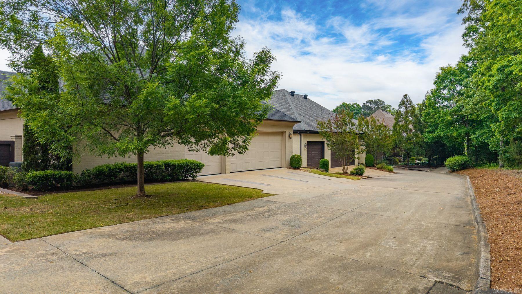 18 Hallen Court