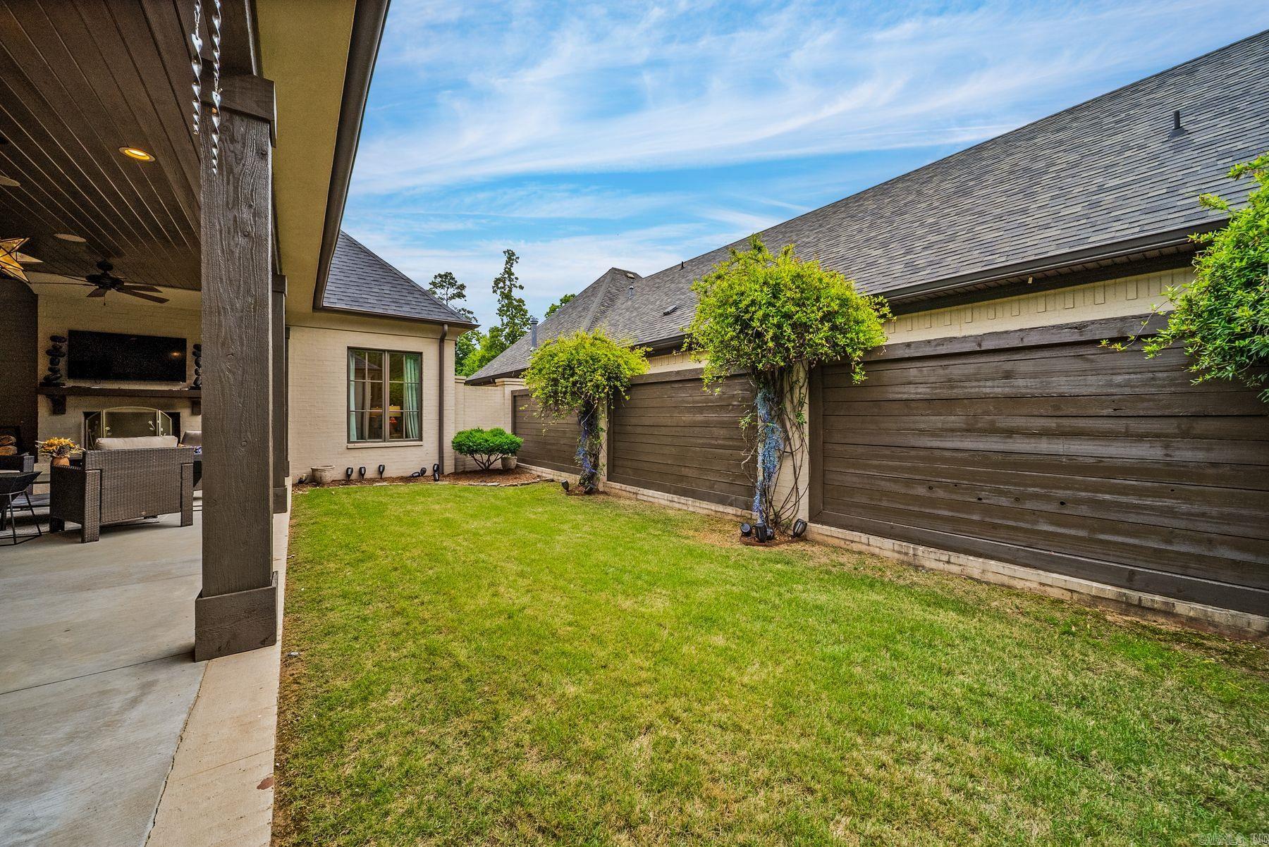18 Hallen Court