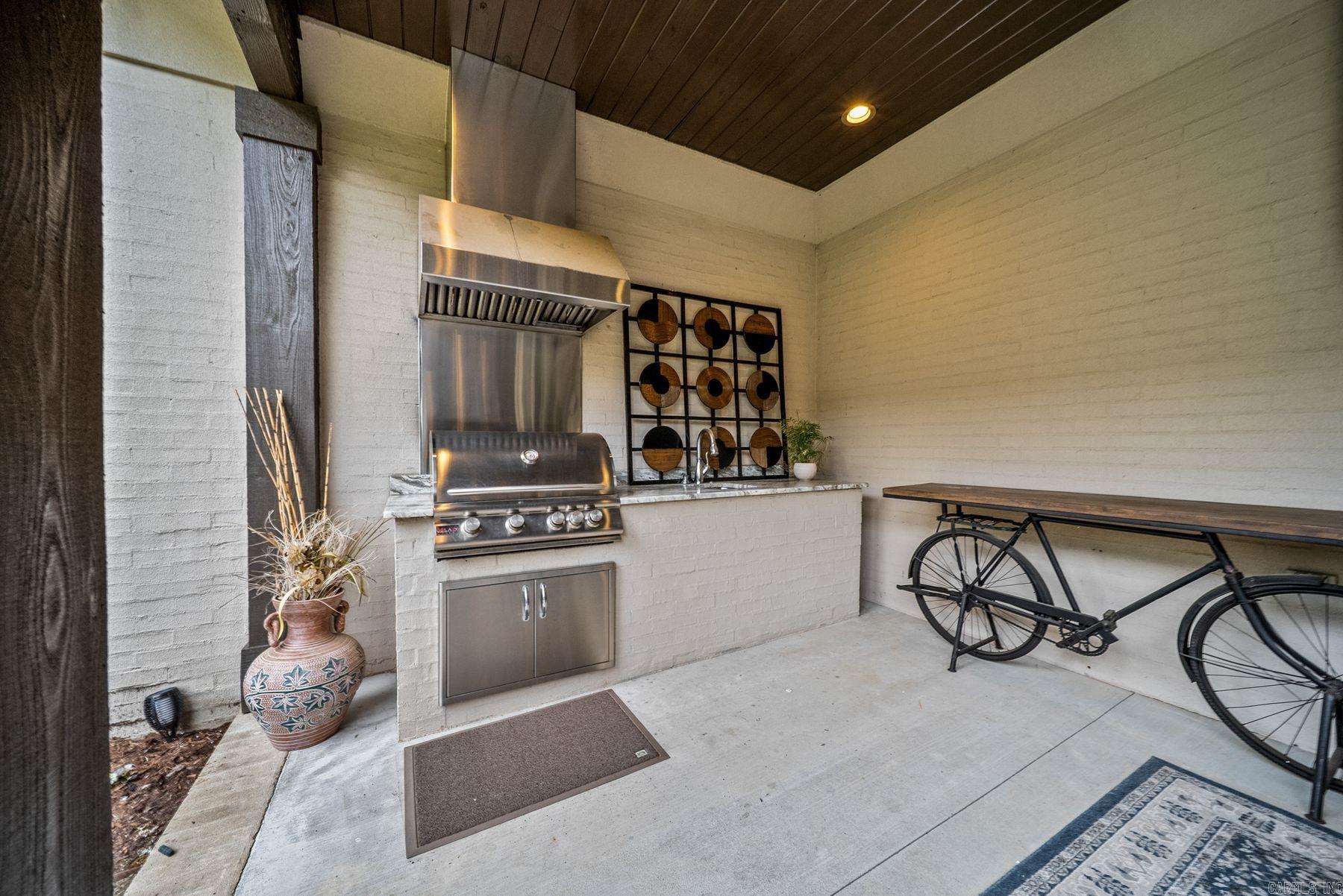 18 Hallen Court