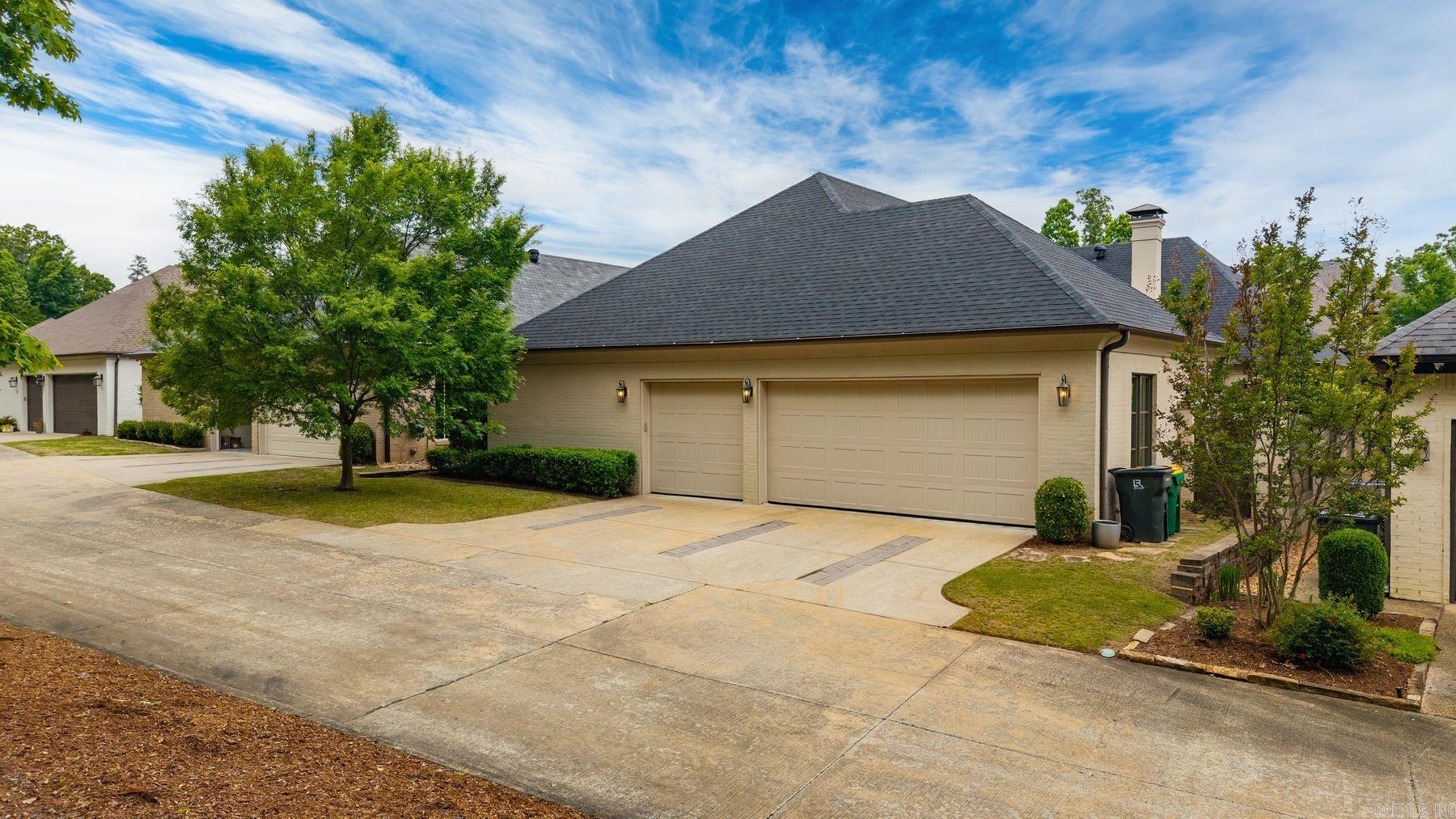 18 Hallen Court