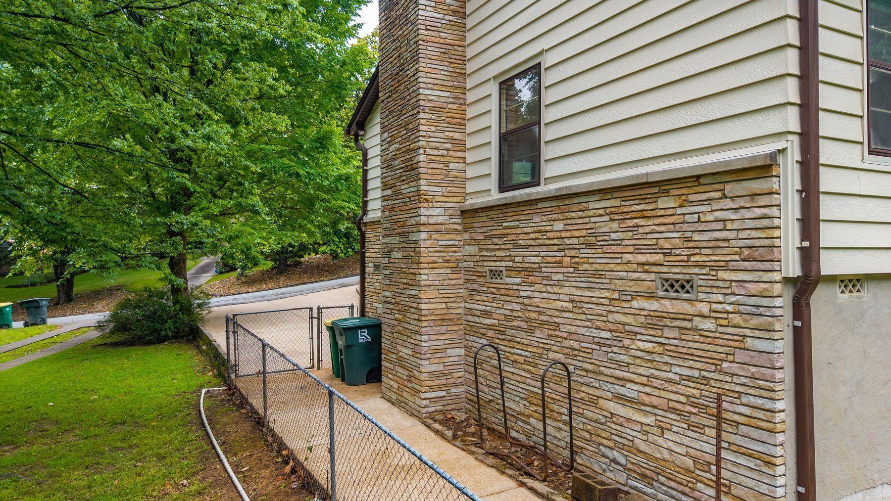 2104 Brownwood Rd