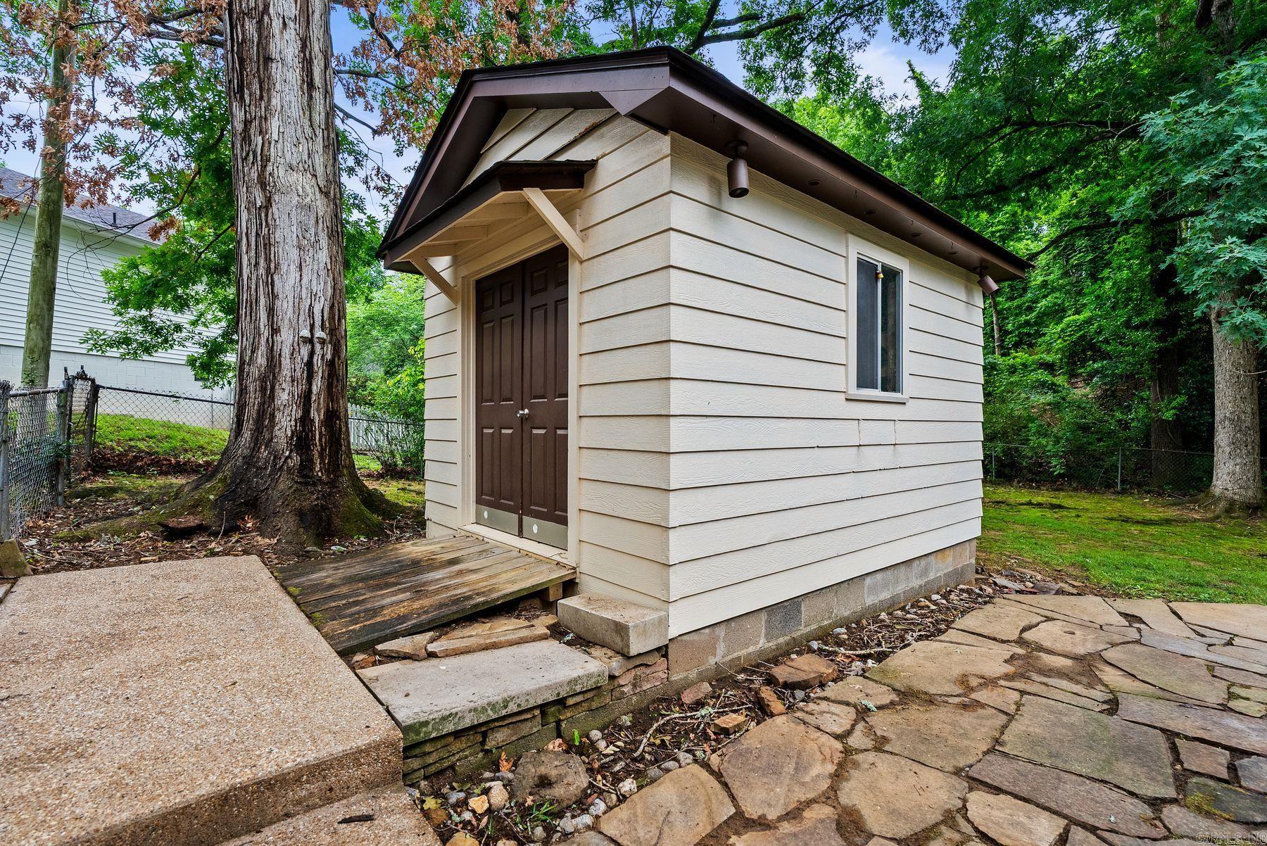 2104 Brownwood Rd