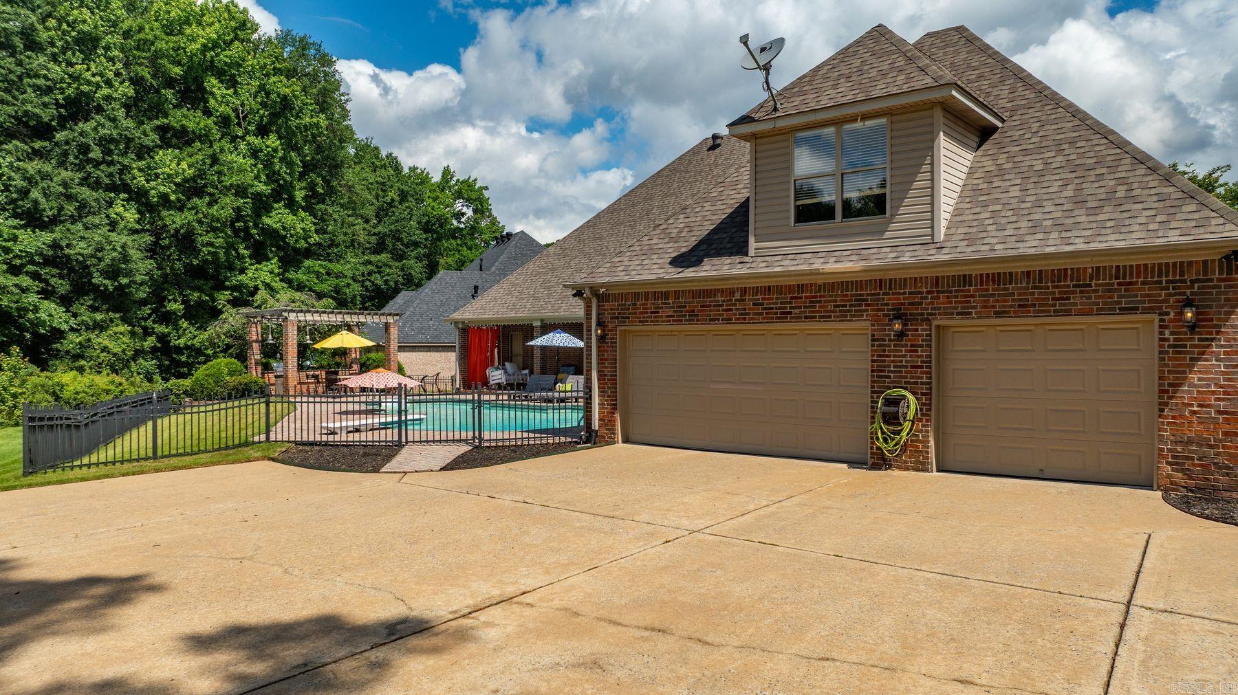 127 Grenoble Circle