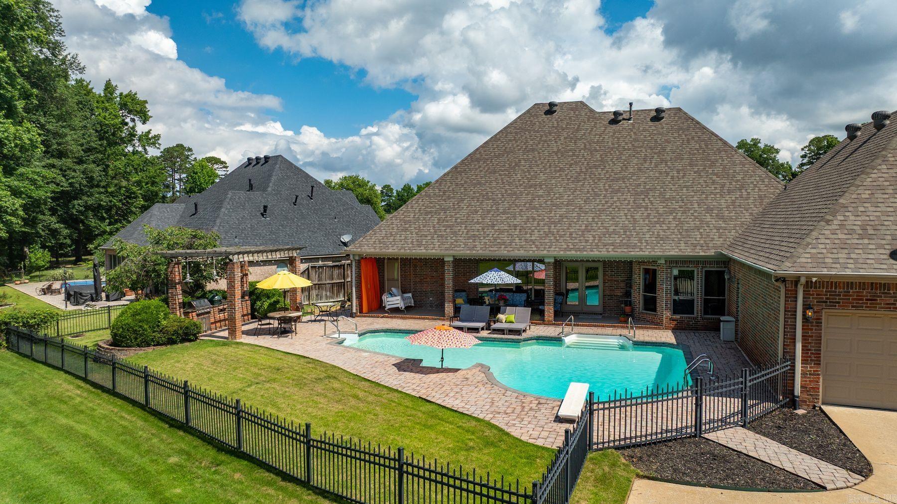 127 Grenoble Circle