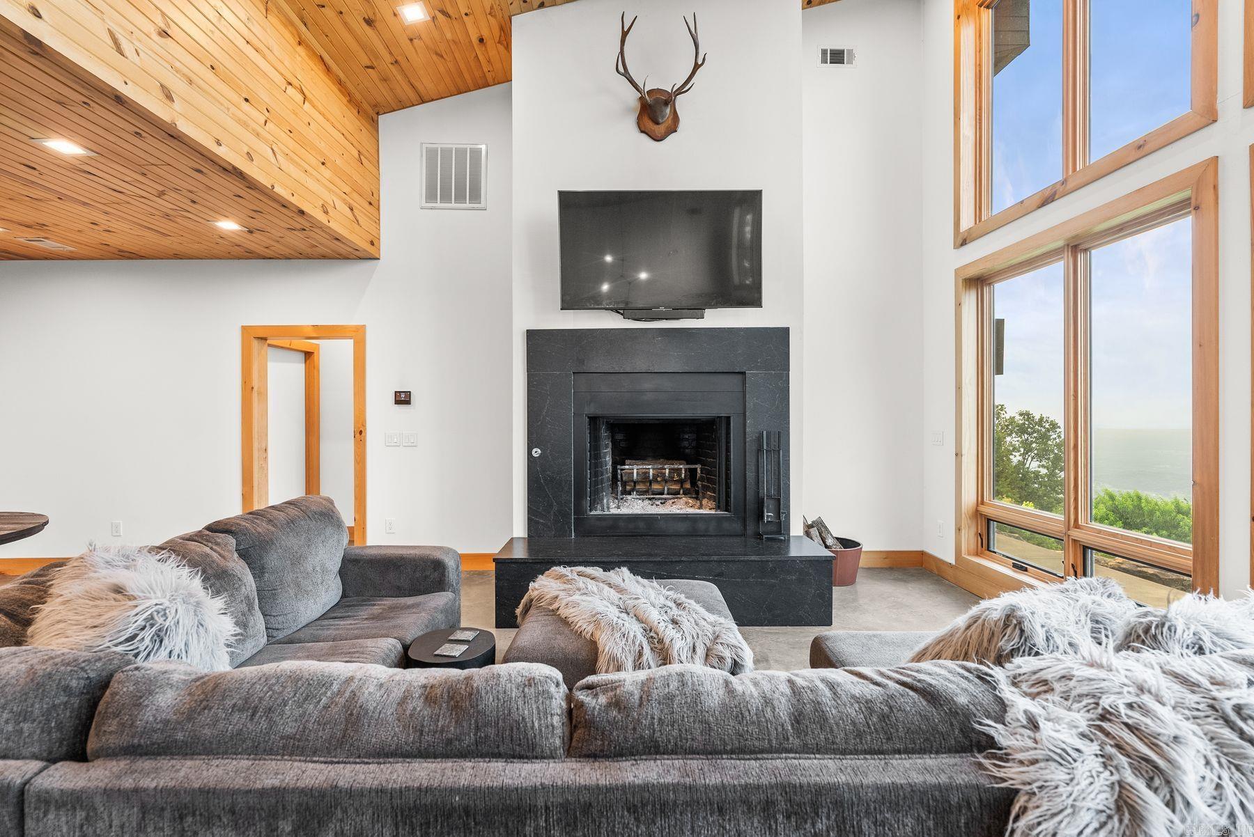 11334 Pool Hollow Road