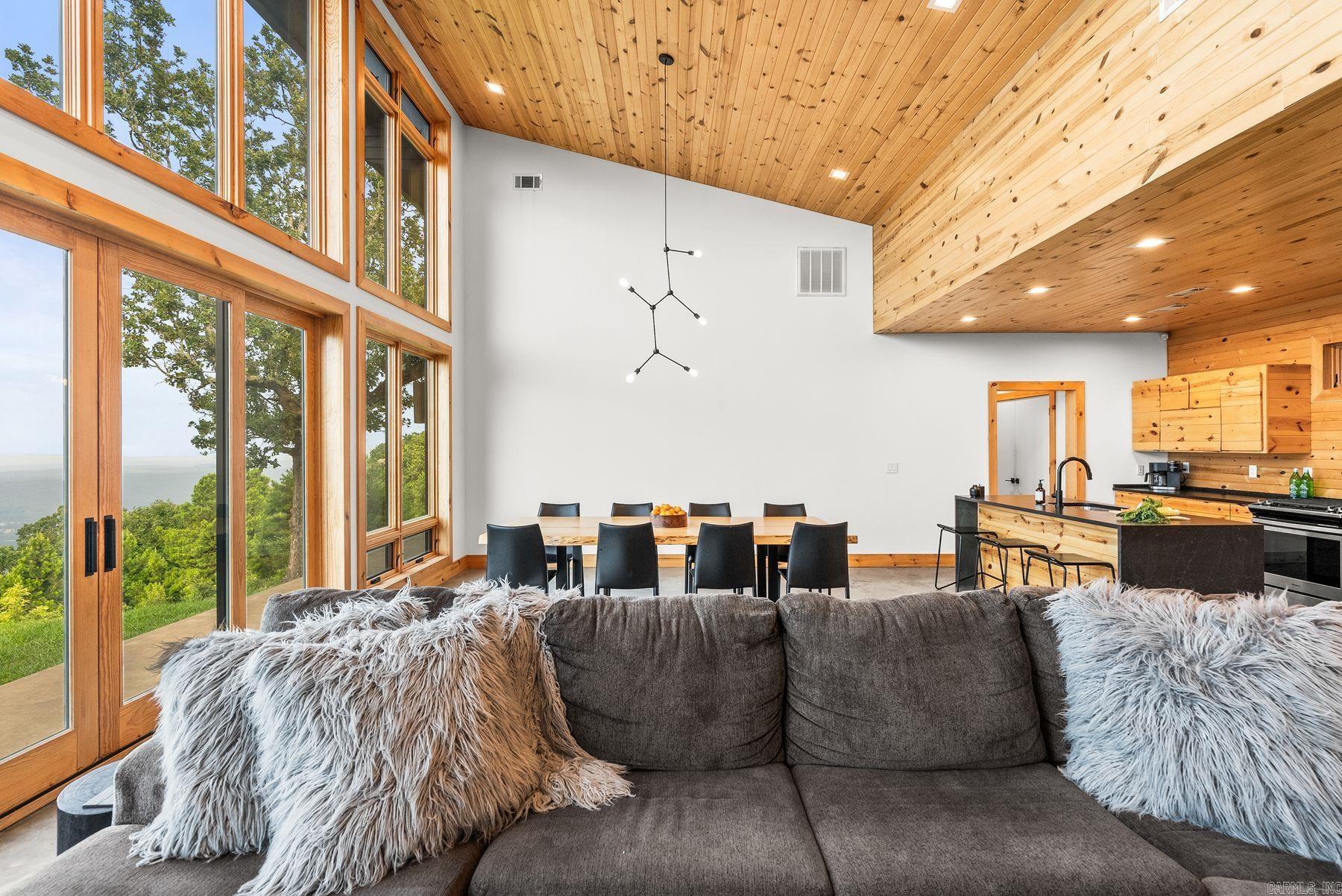 11334 Pool Hollow Road