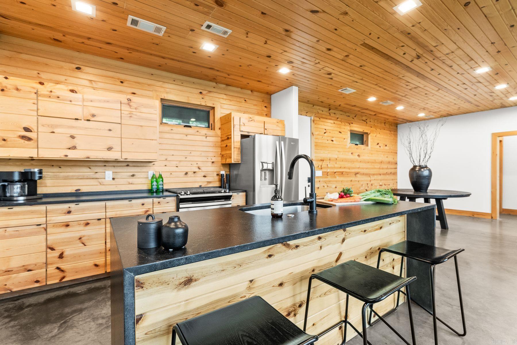 11334 Pool Hollow Road