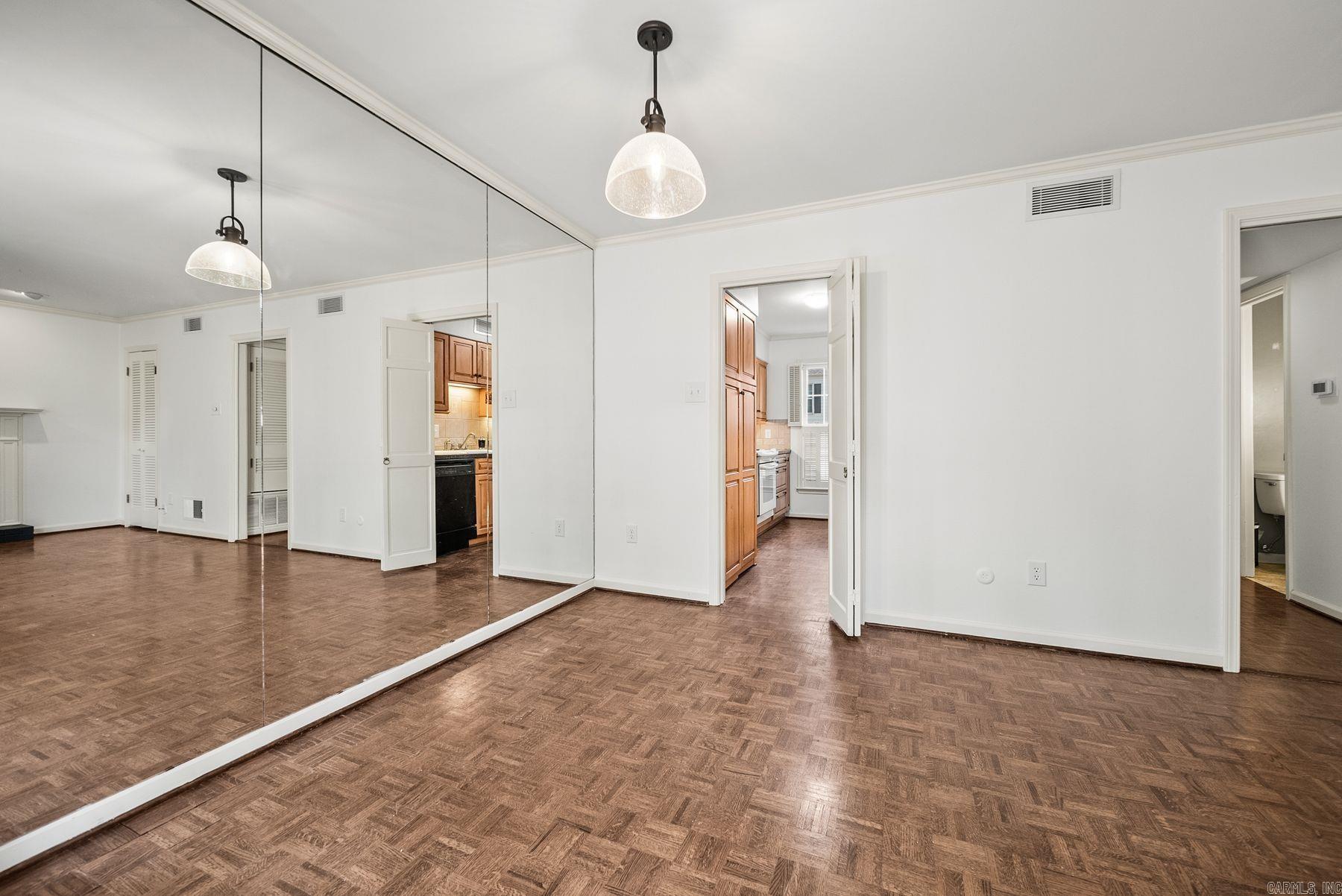 2805 Foxcroft Road Unit: 204