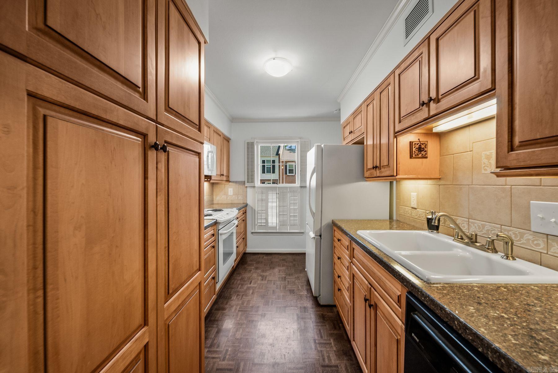 2805 Foxcroft Road Unit: 204