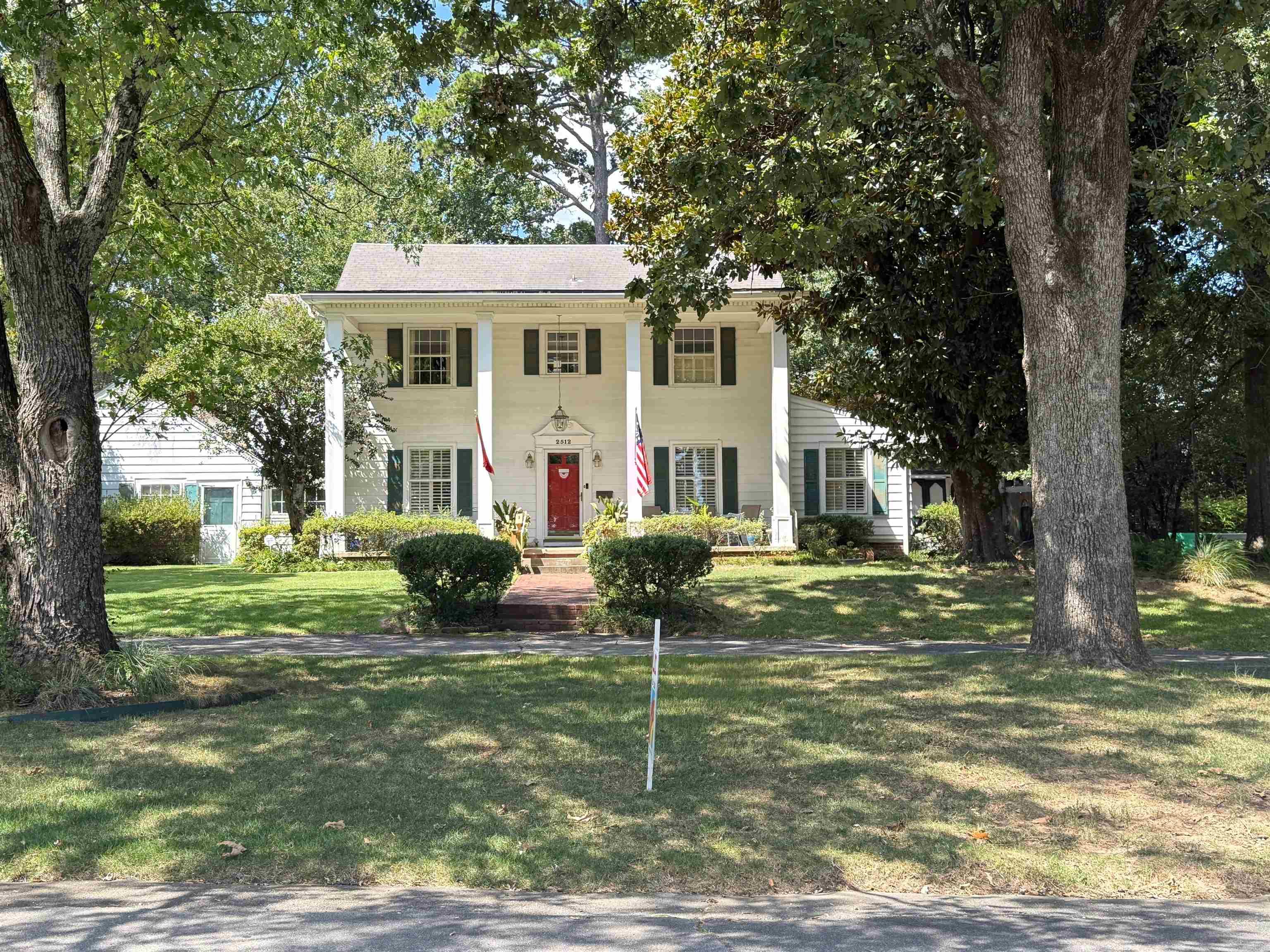 2512 N Taylor