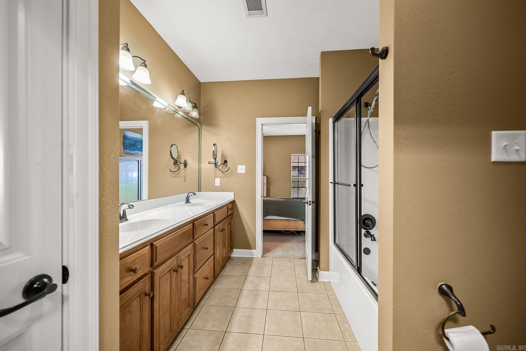 14 Oak Tree Circle