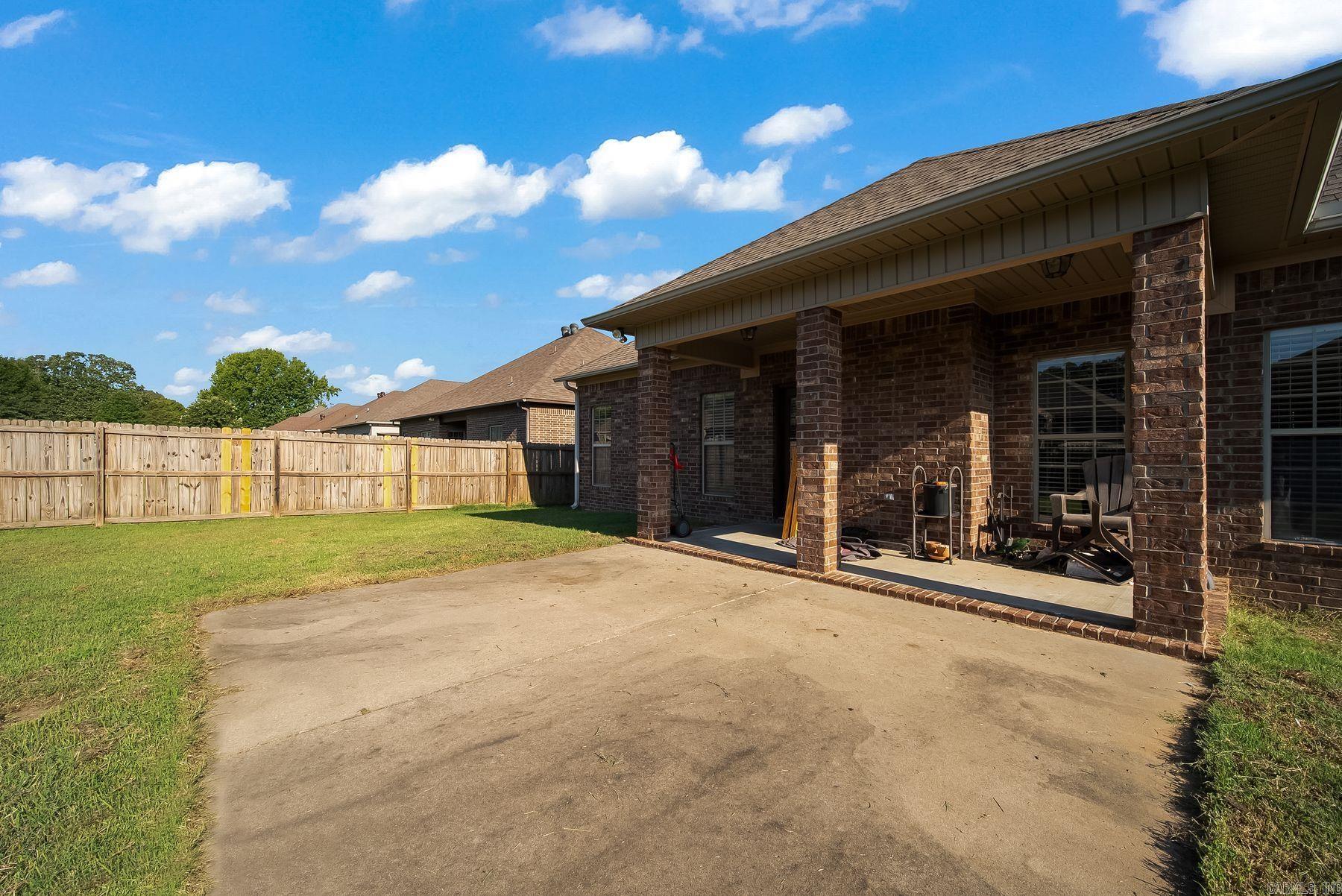 14 Oak Tree Circle