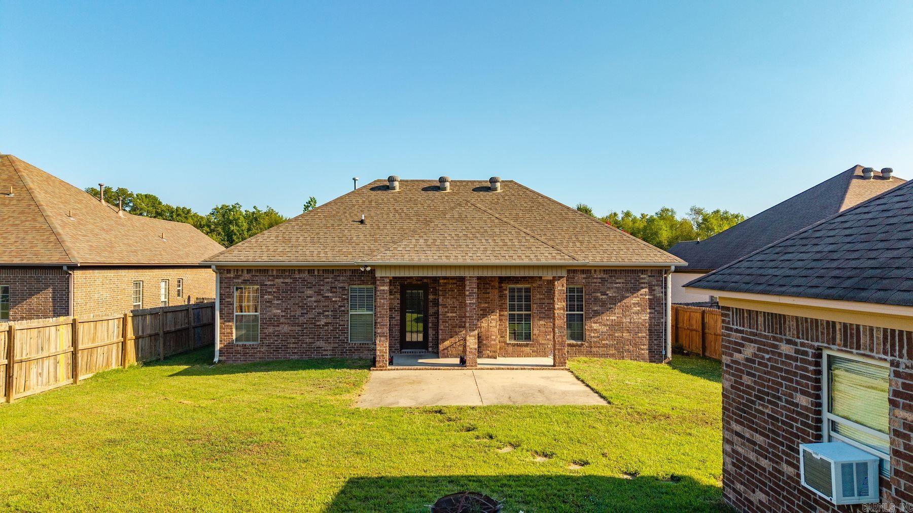 14 Oak Tree Circle