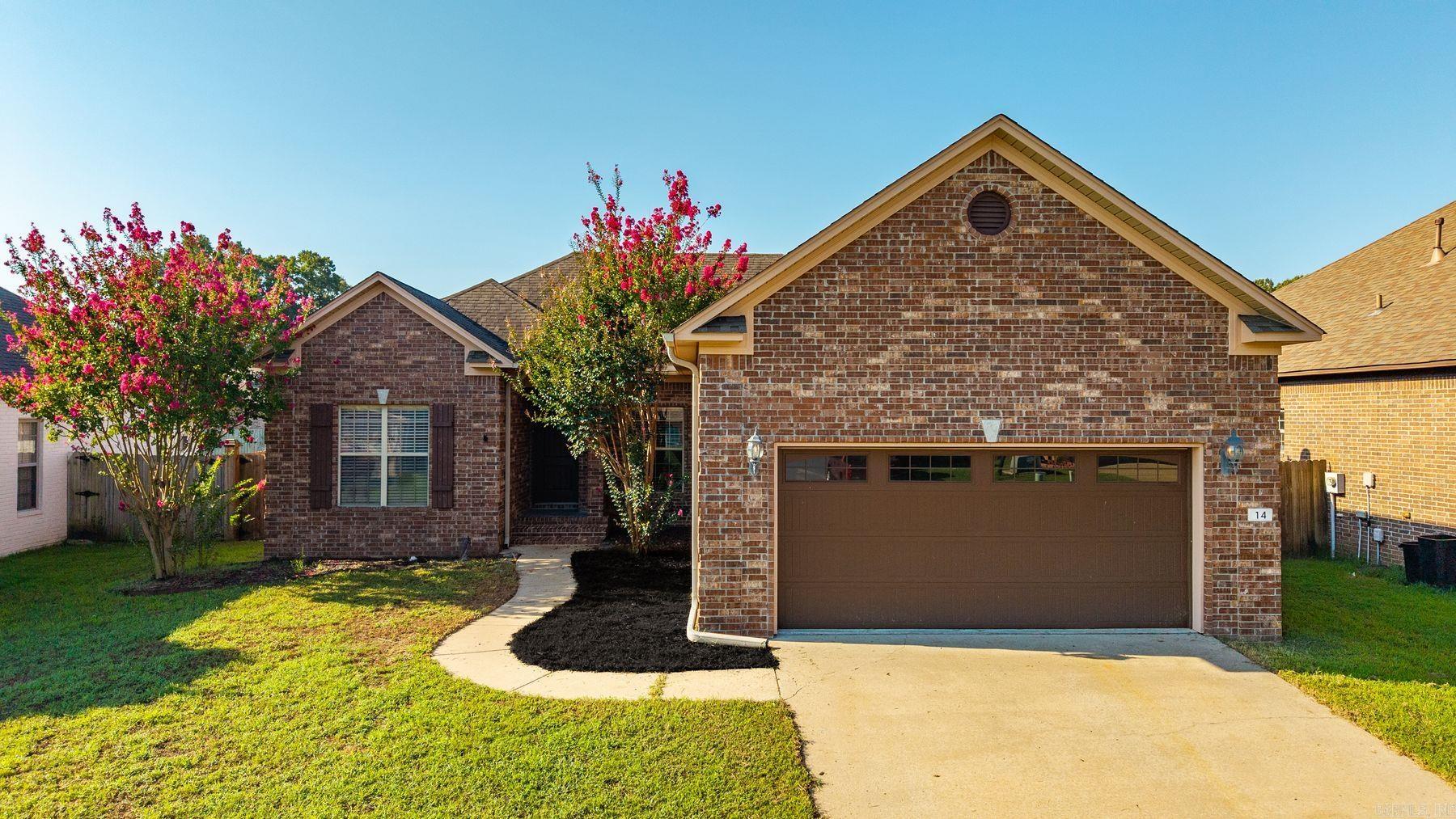 14 Oak Tree Circle