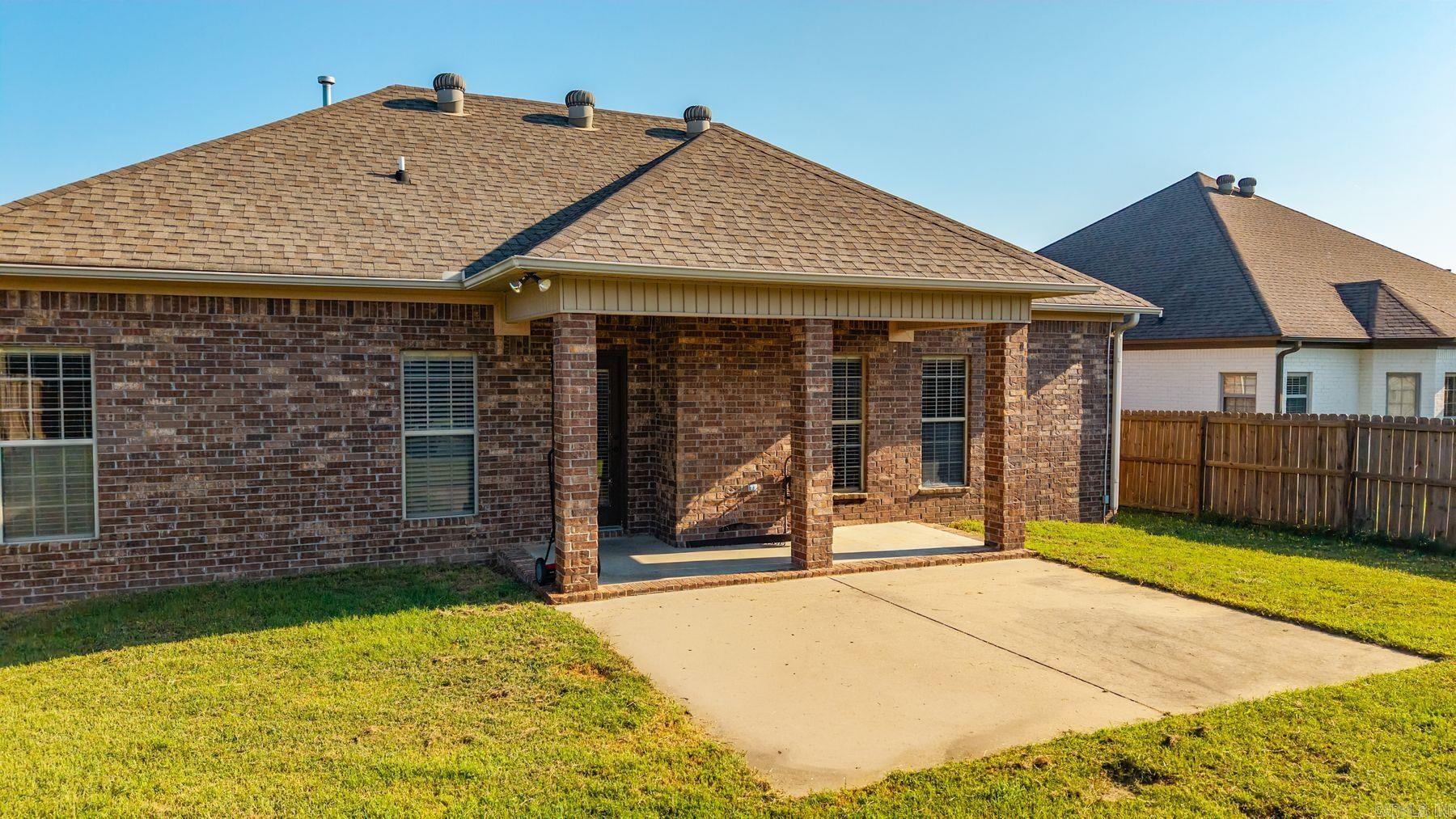 14 Oak Tree Circle