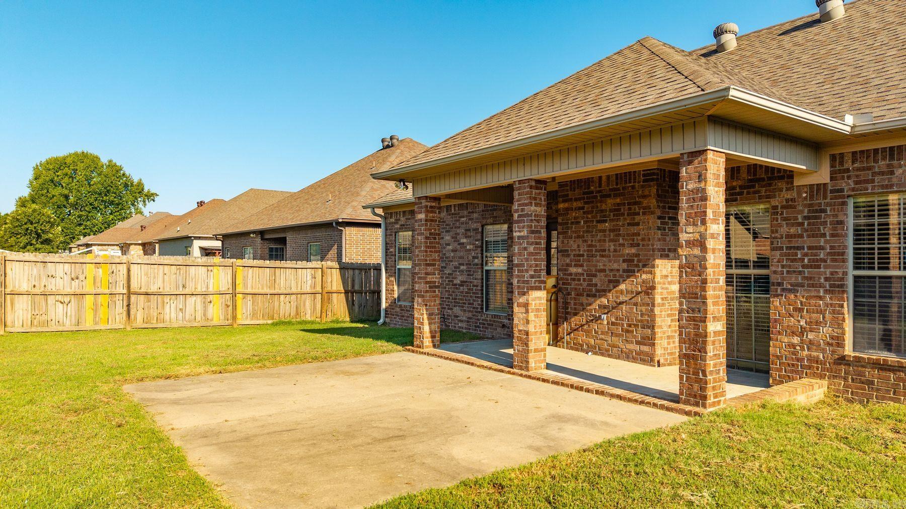 14 Oak Tree Circle