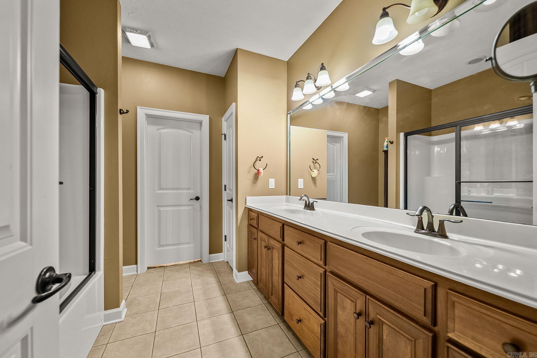 14 Oak Tree Circle