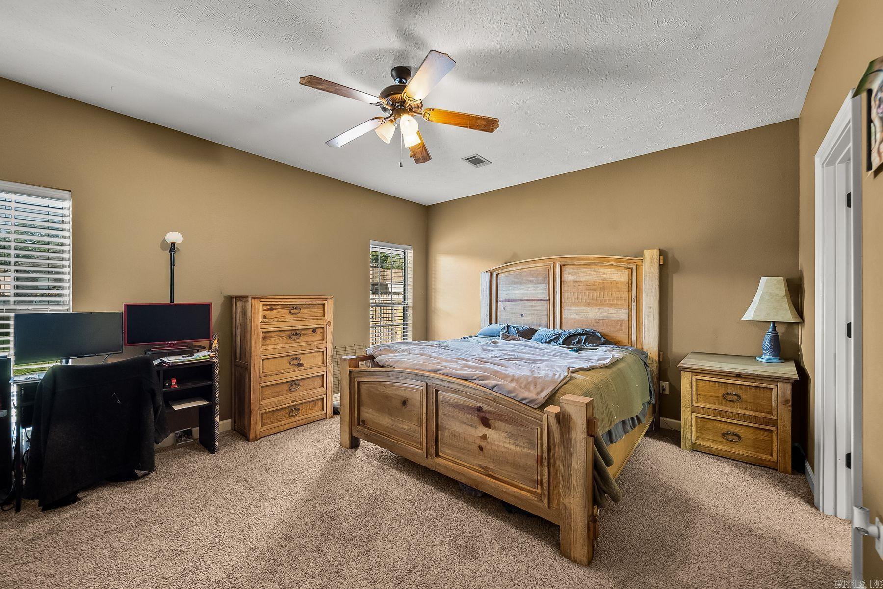 14 Oak Tree Circle