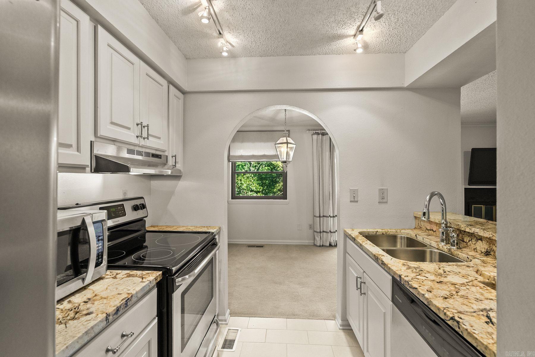 301 Kings Row #103 Drive