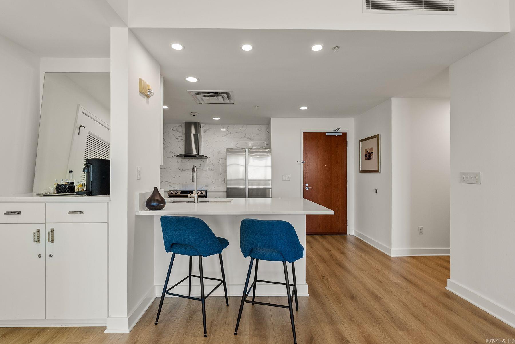 521 President Clinton 1202 Avenue