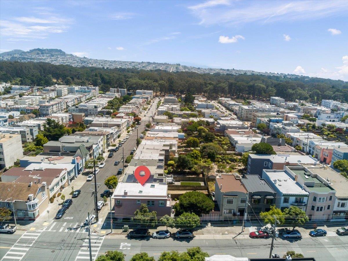 Aerial view of 701 27th Avenue, marked by a red pin among San Francisco homes.