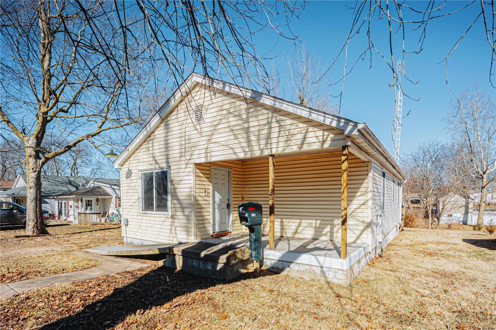 905 Sarah Street