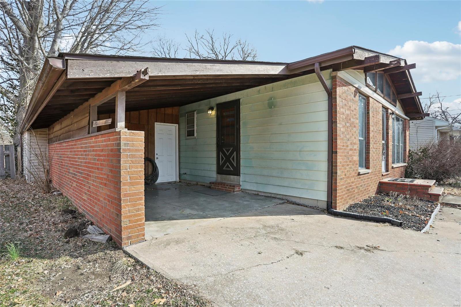 784 E Woodland Drive