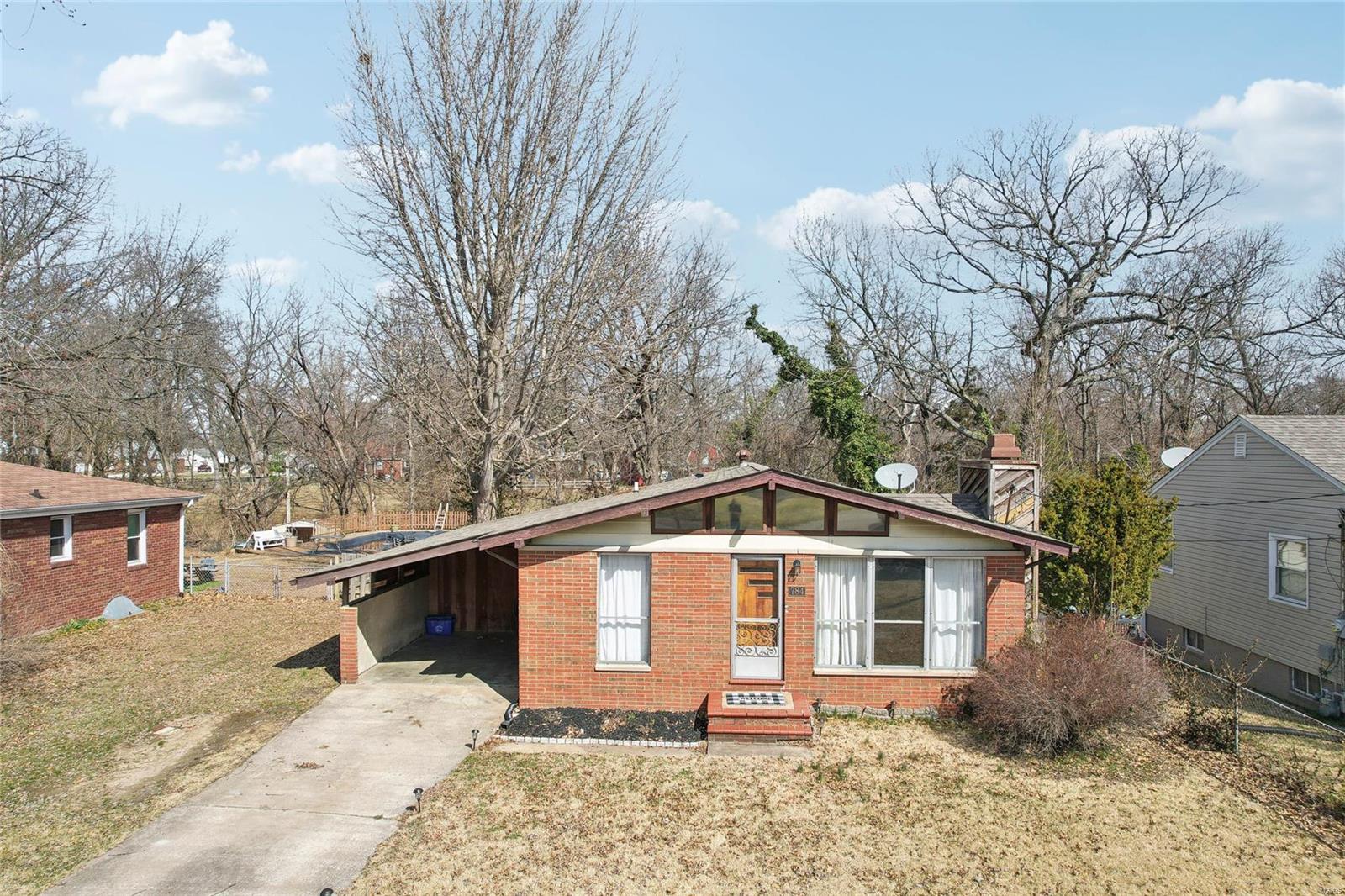 784 E Woodland Drive