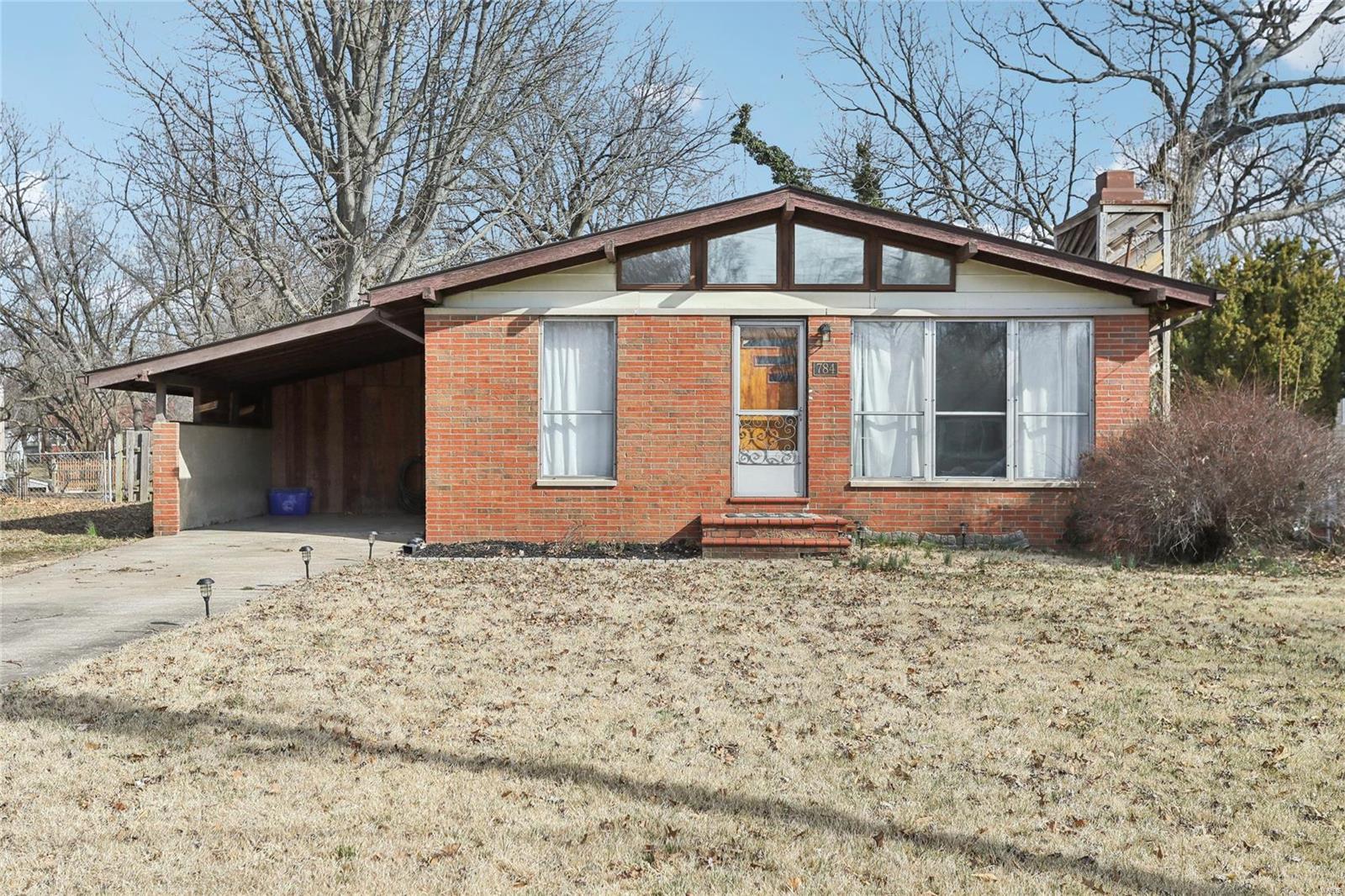 784 E Woodland Drive