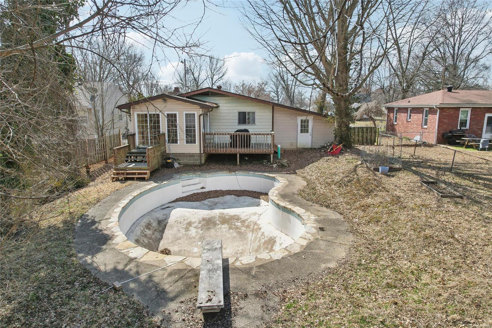 784 E Woodland Drive