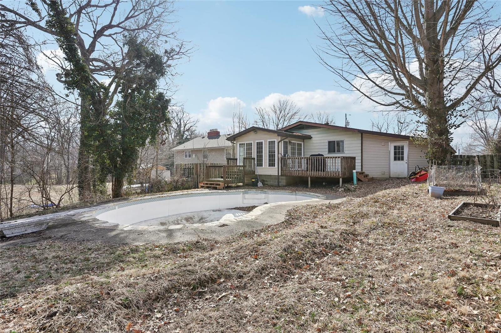 784 E Woodland Drive