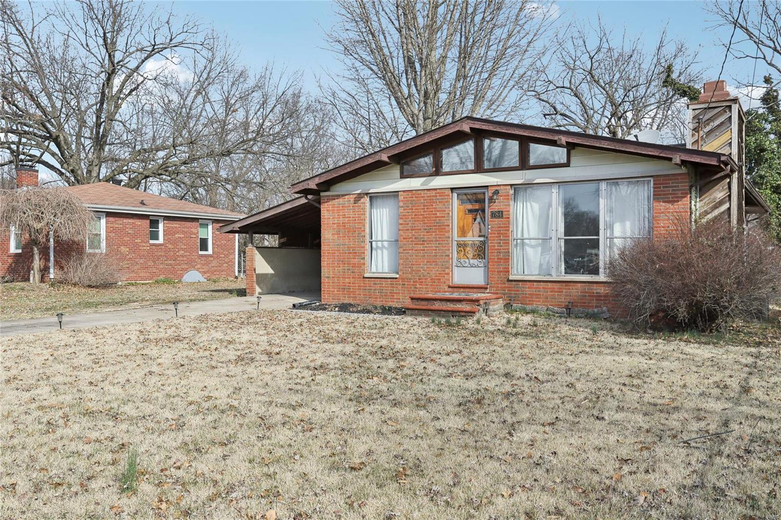 784 E Woodland Drive