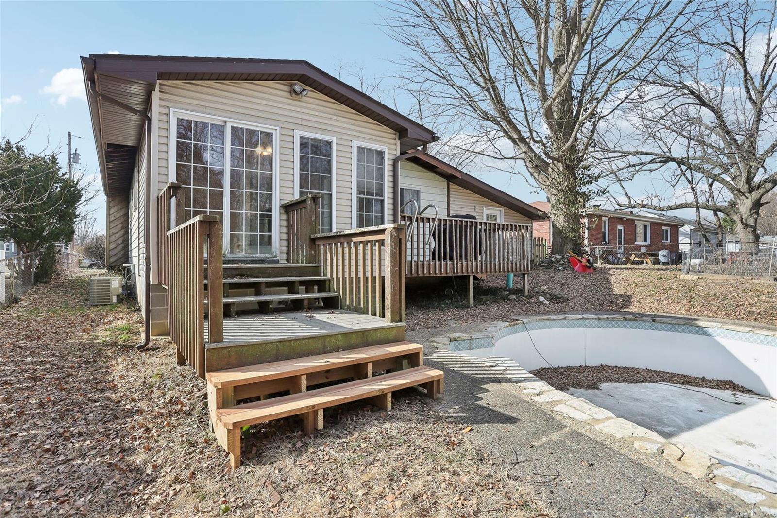 784 E Woodland Drive