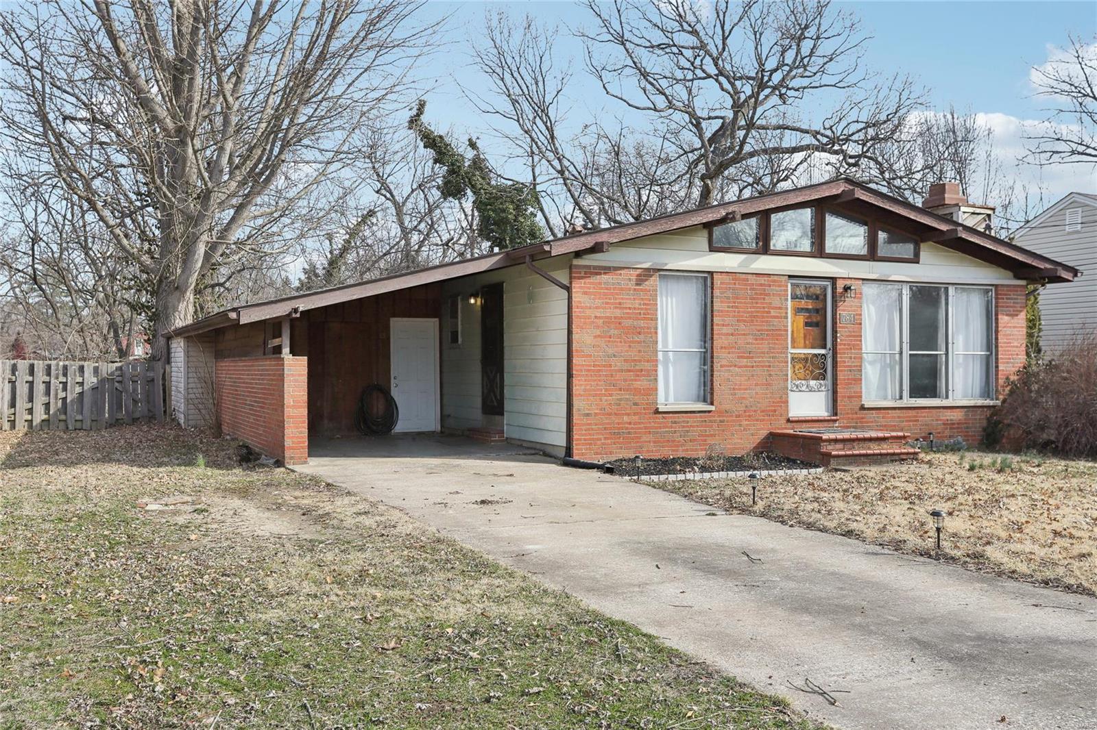 784 E Woodland Drive